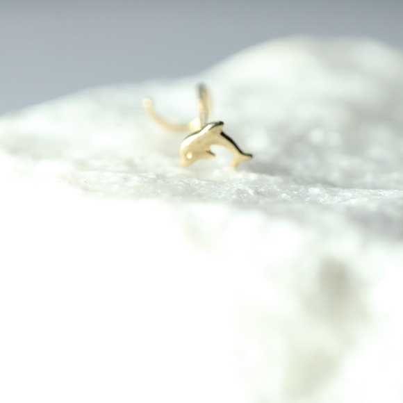 14kt gold beautiful ocean dolphin nose piercing corkscrew style 20 gauge New - Picture 1 of 2